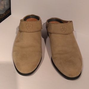 ARIAT SHOES 9 1/2 Medium